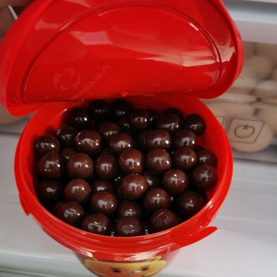 怡浓麦丽素桶装520g夹心黑巧克力，麦芽脆心儿童零食