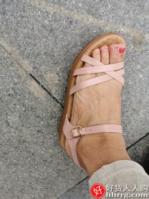 红蜻蜓妈妈凉鞋，真皮平底中老年软底坡跟凉鞋插图